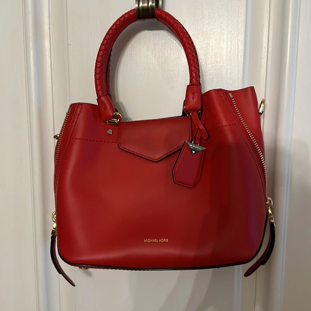 Michael Kors Blakely Bright Red messenger bag NWT - Picture 2 of 15